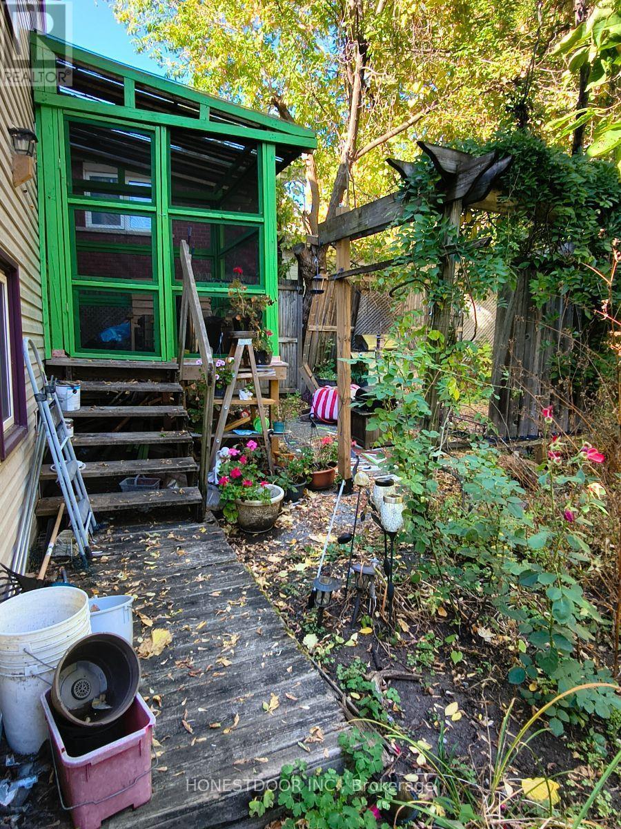 303 Lacasse Avenue Property Photo 4