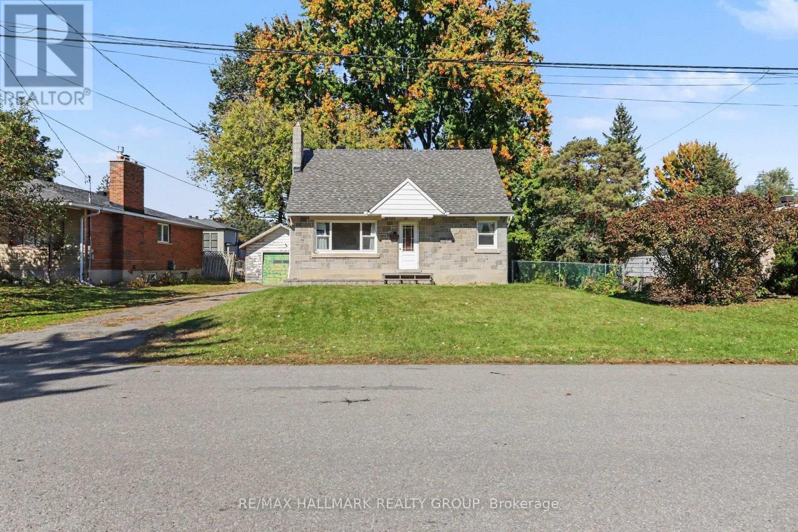 1388 Normandy Crescent Property Photo 1