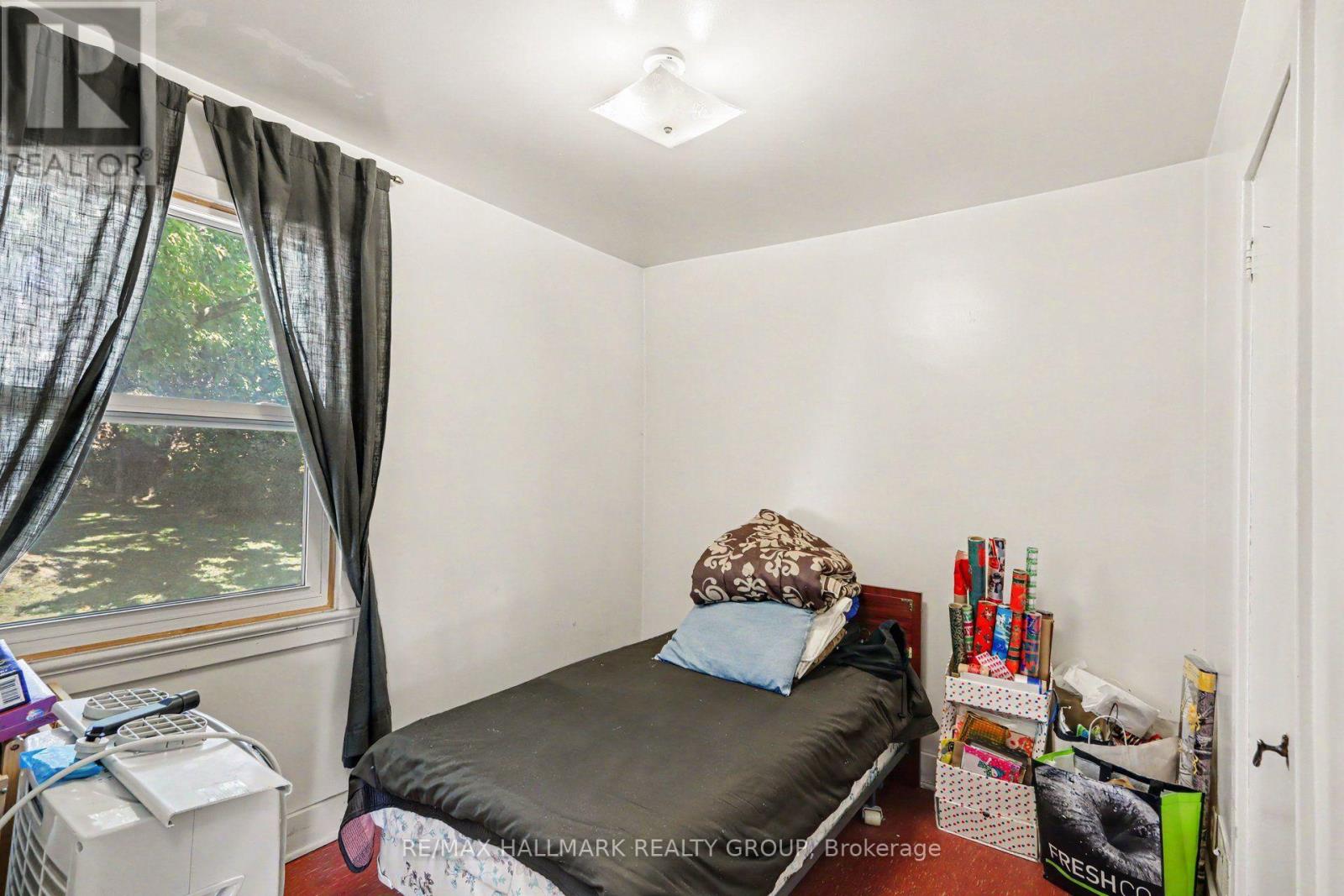 1388 Normandy Crescent Property Photo 6