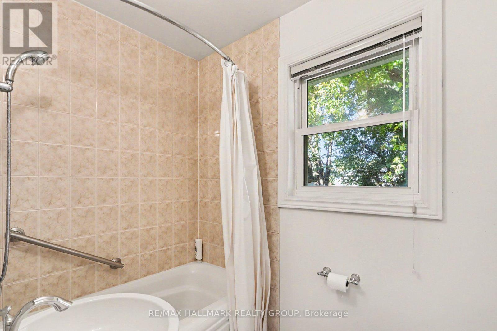 1388 Normandy Crescent Property Photo 7