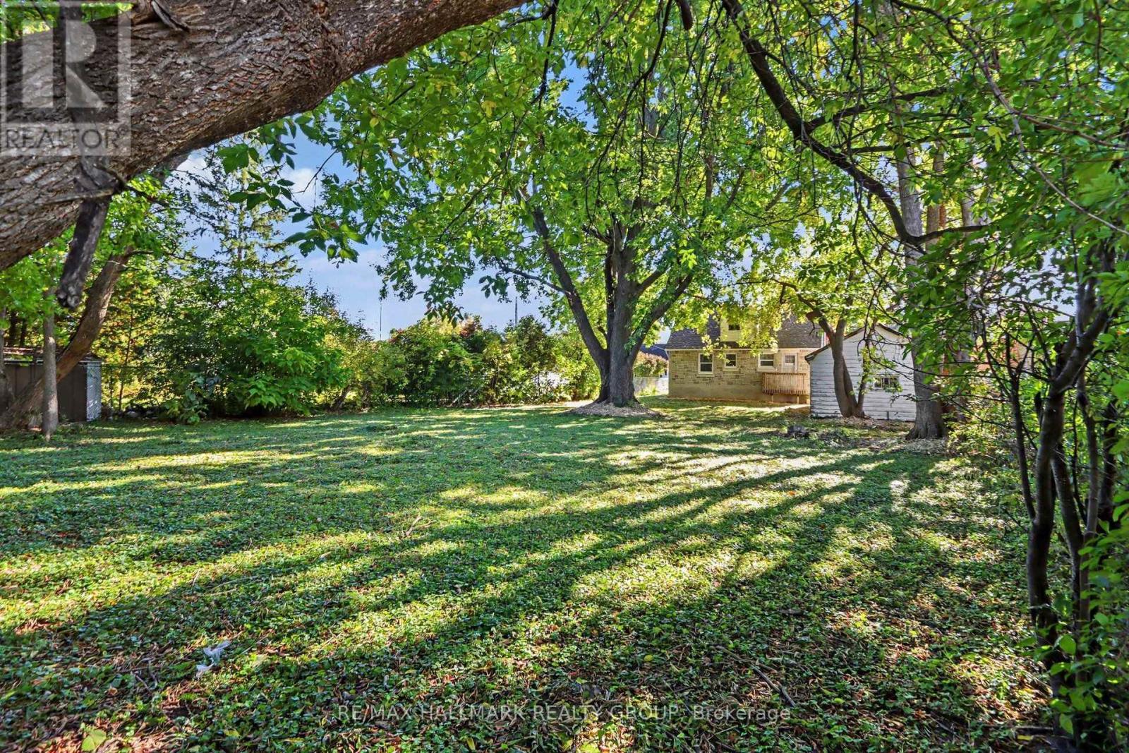 1388 Normandy Crescent Property Photo 11