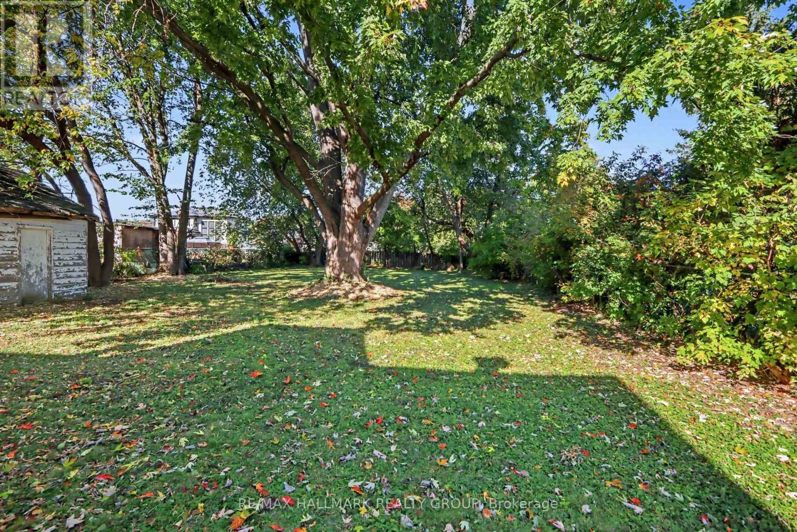 1388 Normandy Crescent Property Photo 12