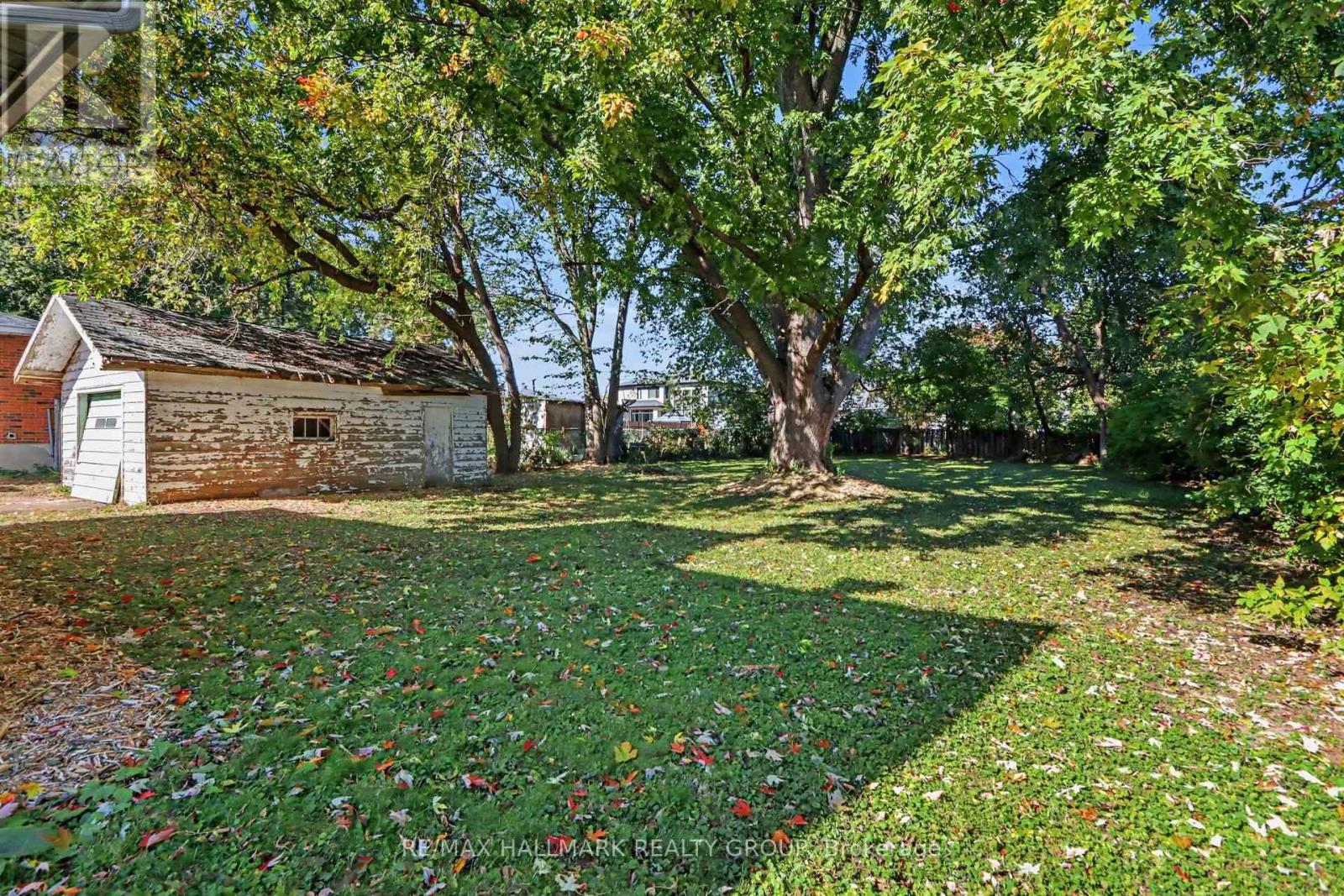 1388 Normandy Crescent Property Photo 14