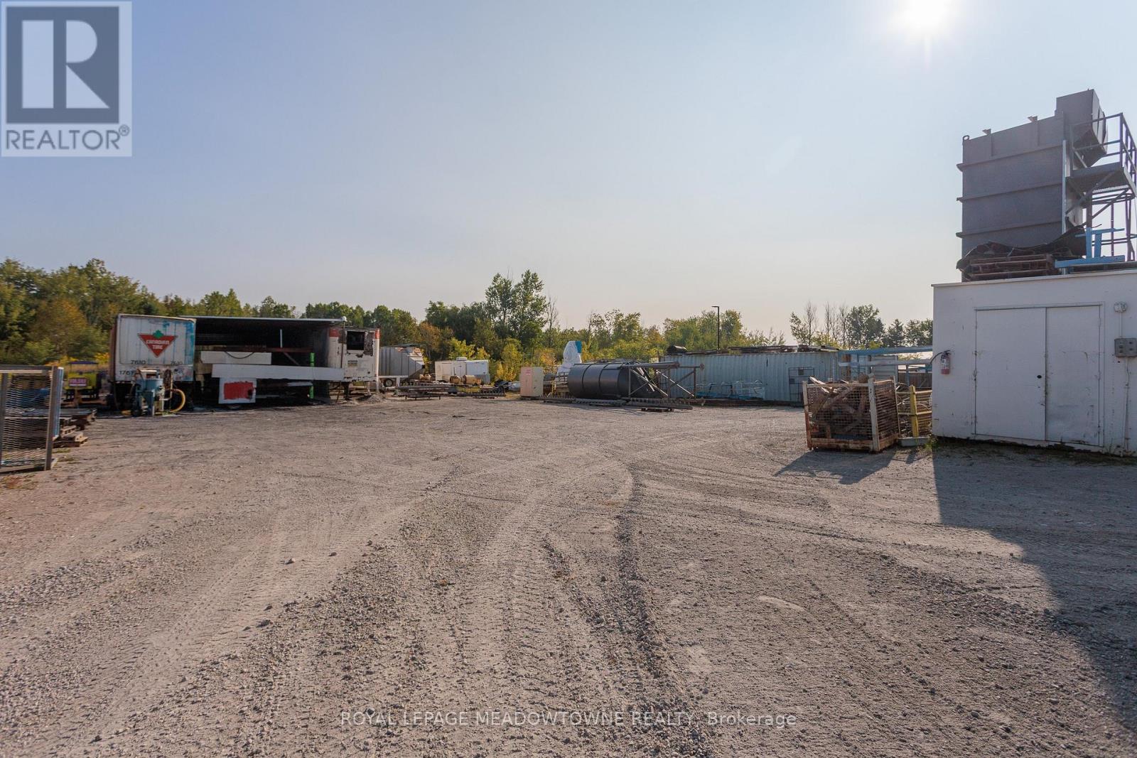 4931 7th Line Property Photo 4