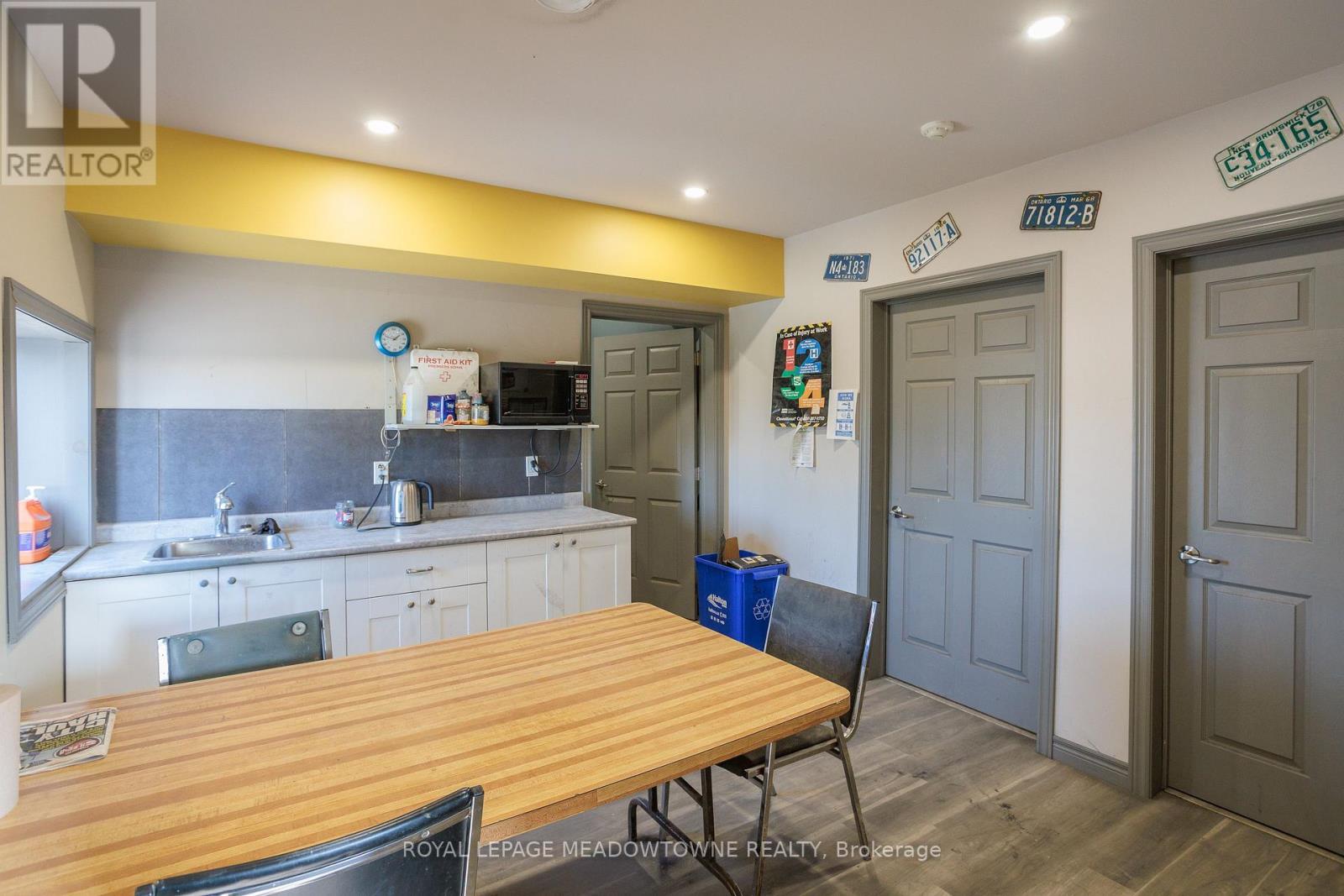 4931 7th Line Property Photo 16
