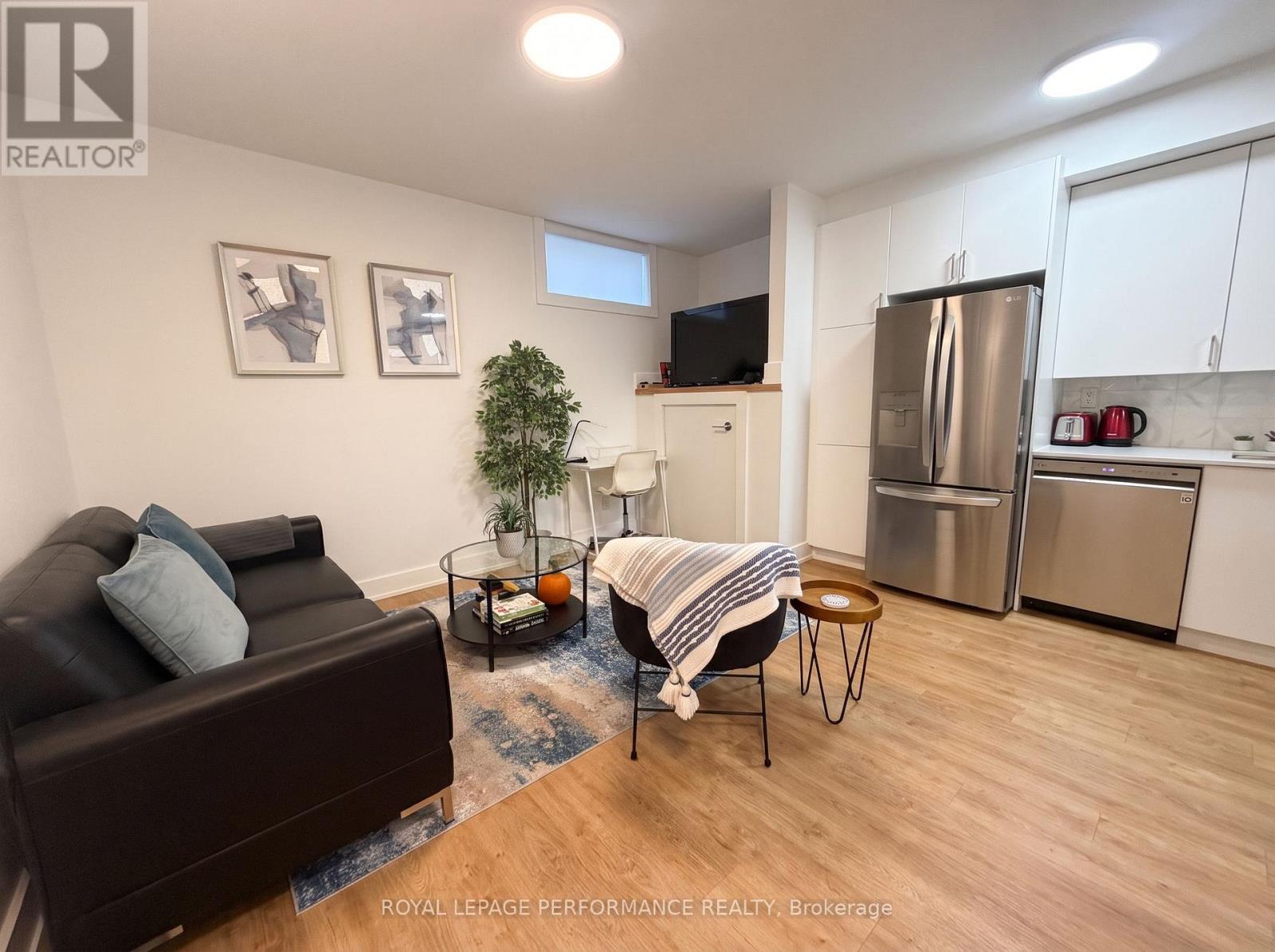 A/b - 238 Lebreton Street N Property Photo 35