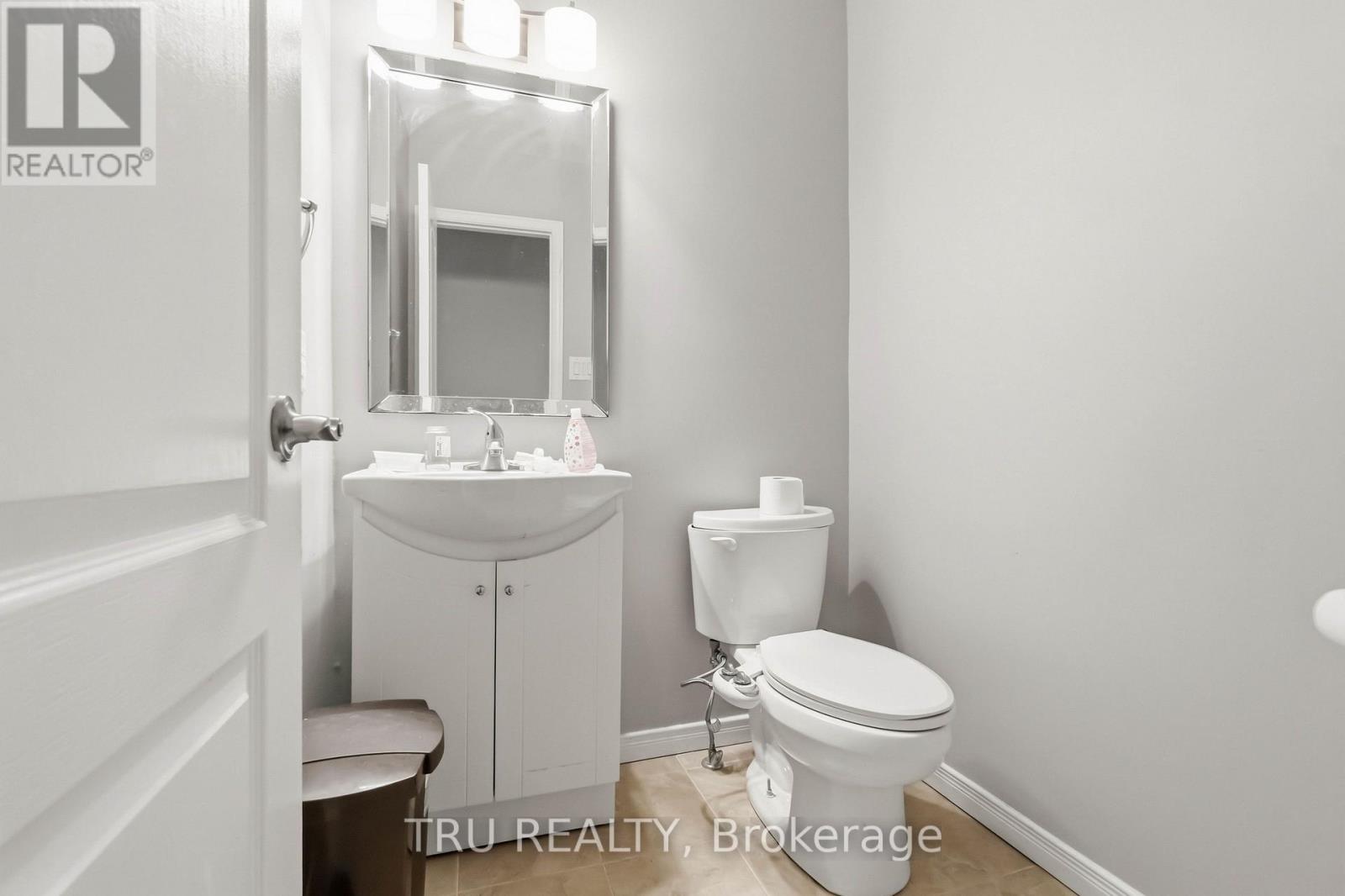 62 Hunter's Glen Crescent Property Photo 8