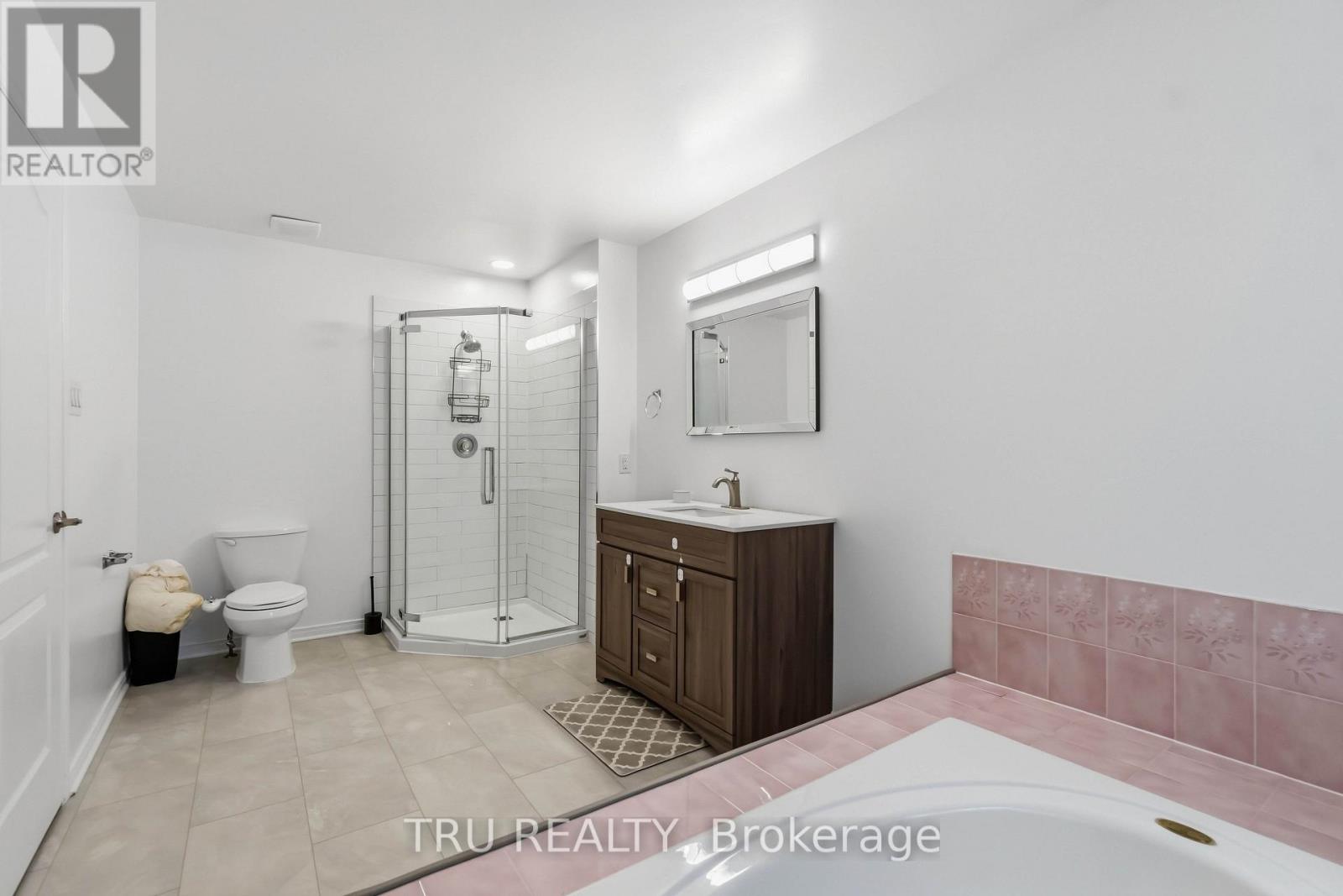 62 Hunter's Glen Crescent Property Photo 24