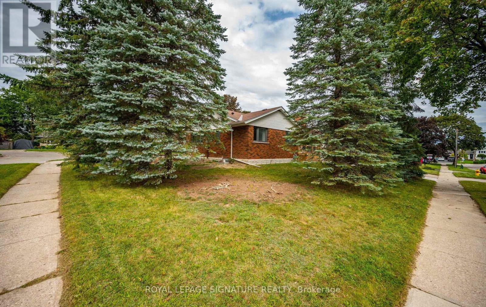 Upper - 16 Eleanor Court Property Photo 3