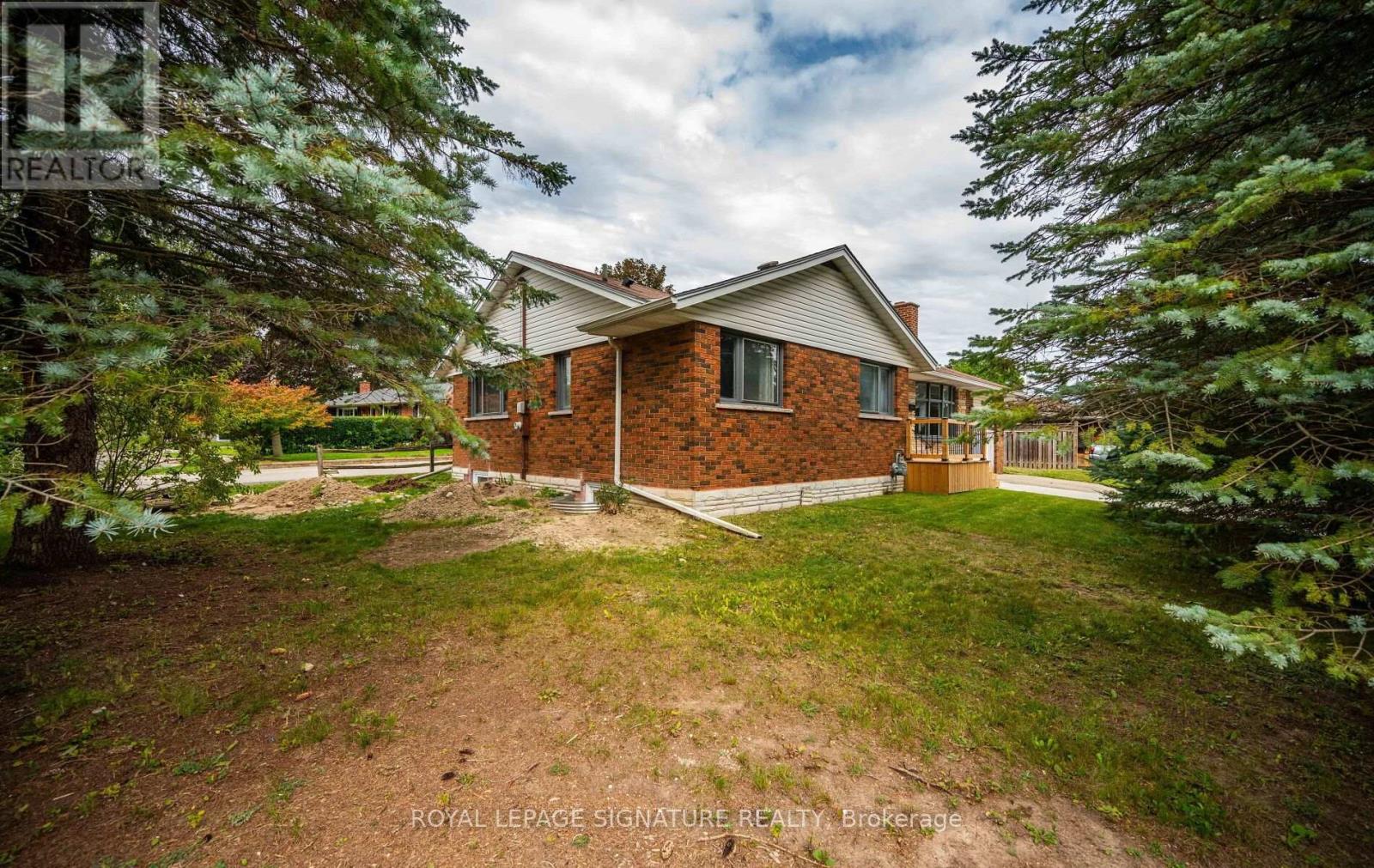 Upper - 16 Eleanor Court Property Photo 4