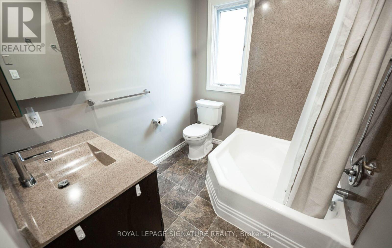Upper - 16 Eleanor Court Property Photo 37