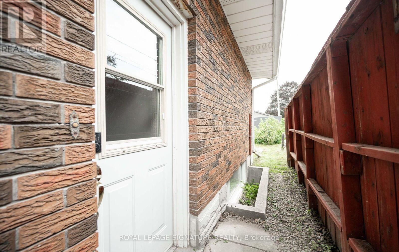 Lower - 16 Eleanor Court Property Photo 1