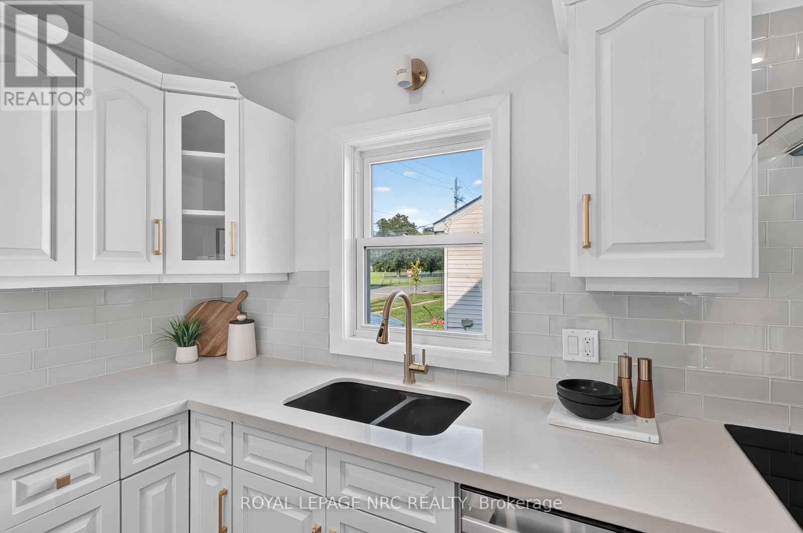 12 Admiral Road Property Photo 21