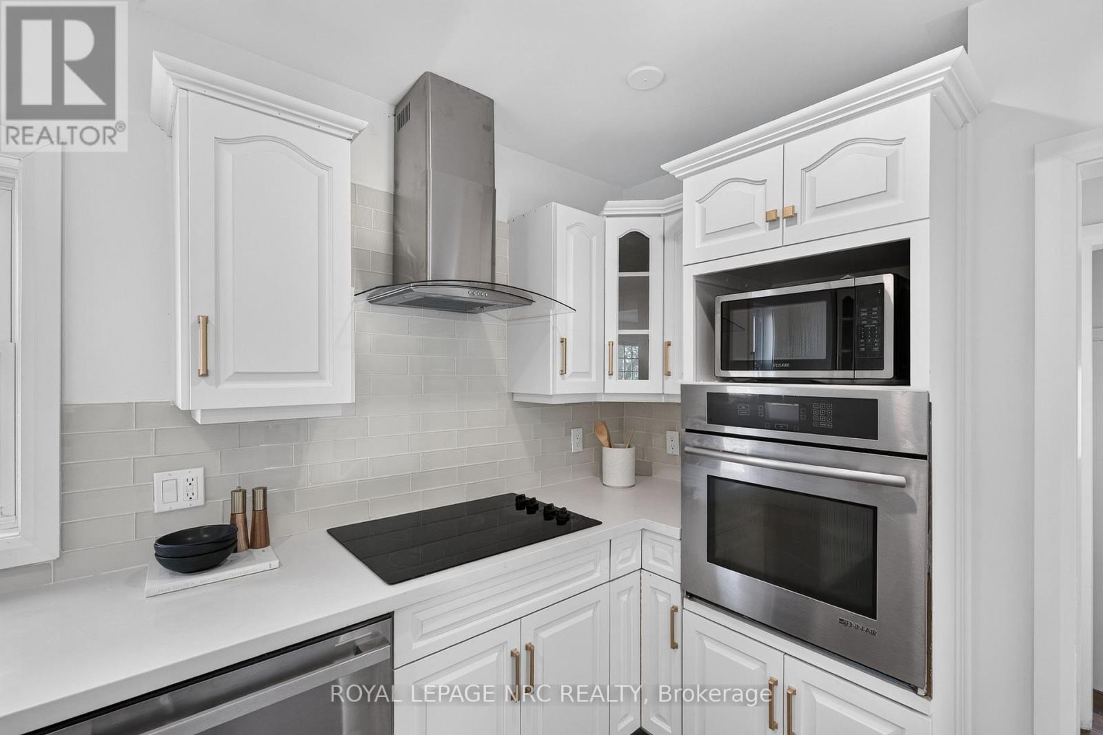 12 Admiral Road Property Photo 22