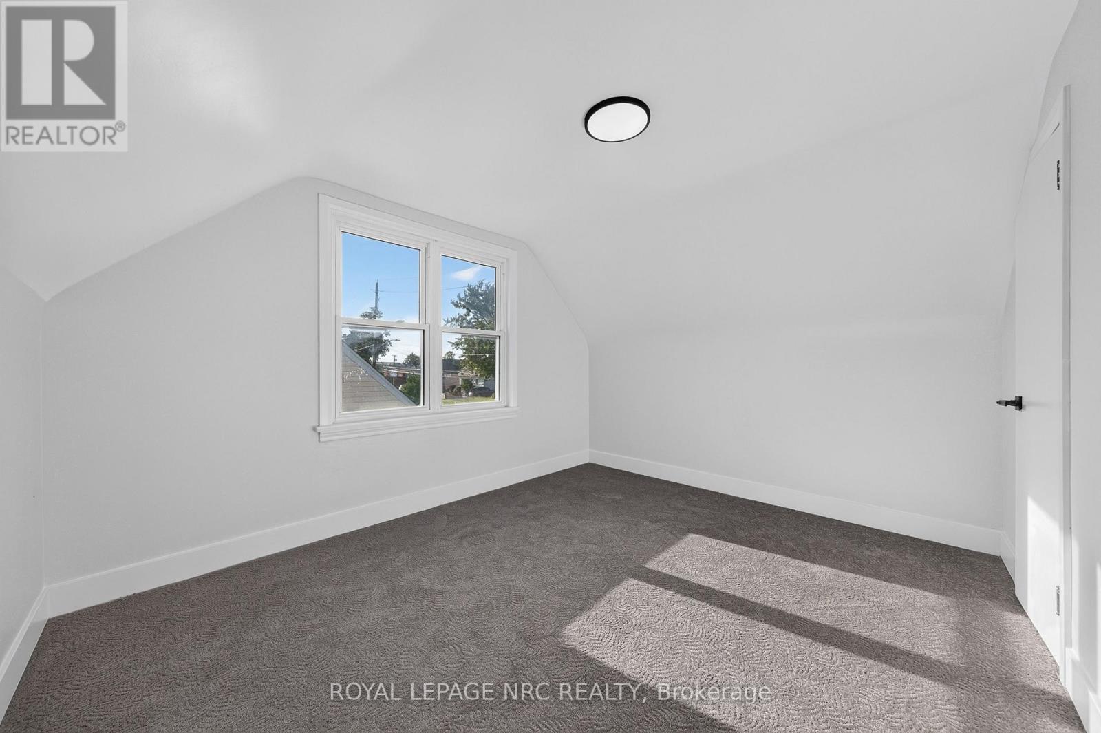 12 Admiral Road Property Photo 31