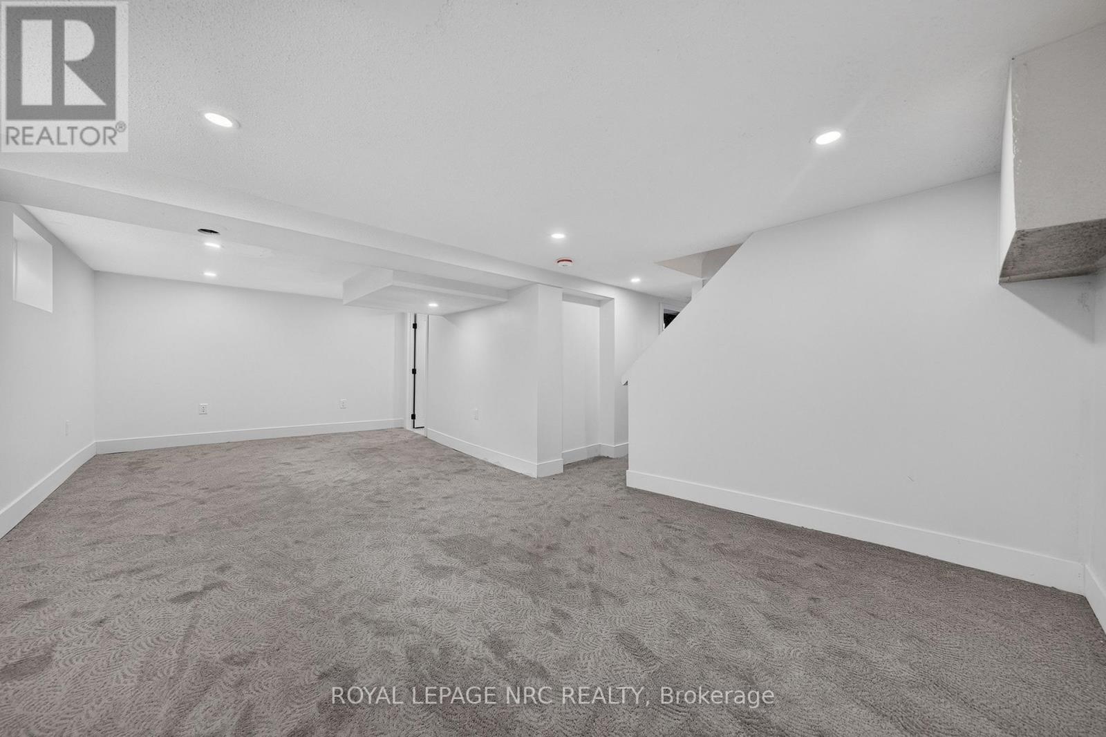 12 Admiral Road Property Photo 33