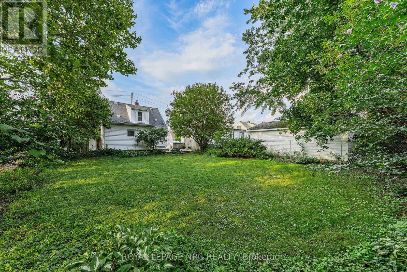 12 Admiral Road Property Photo 41