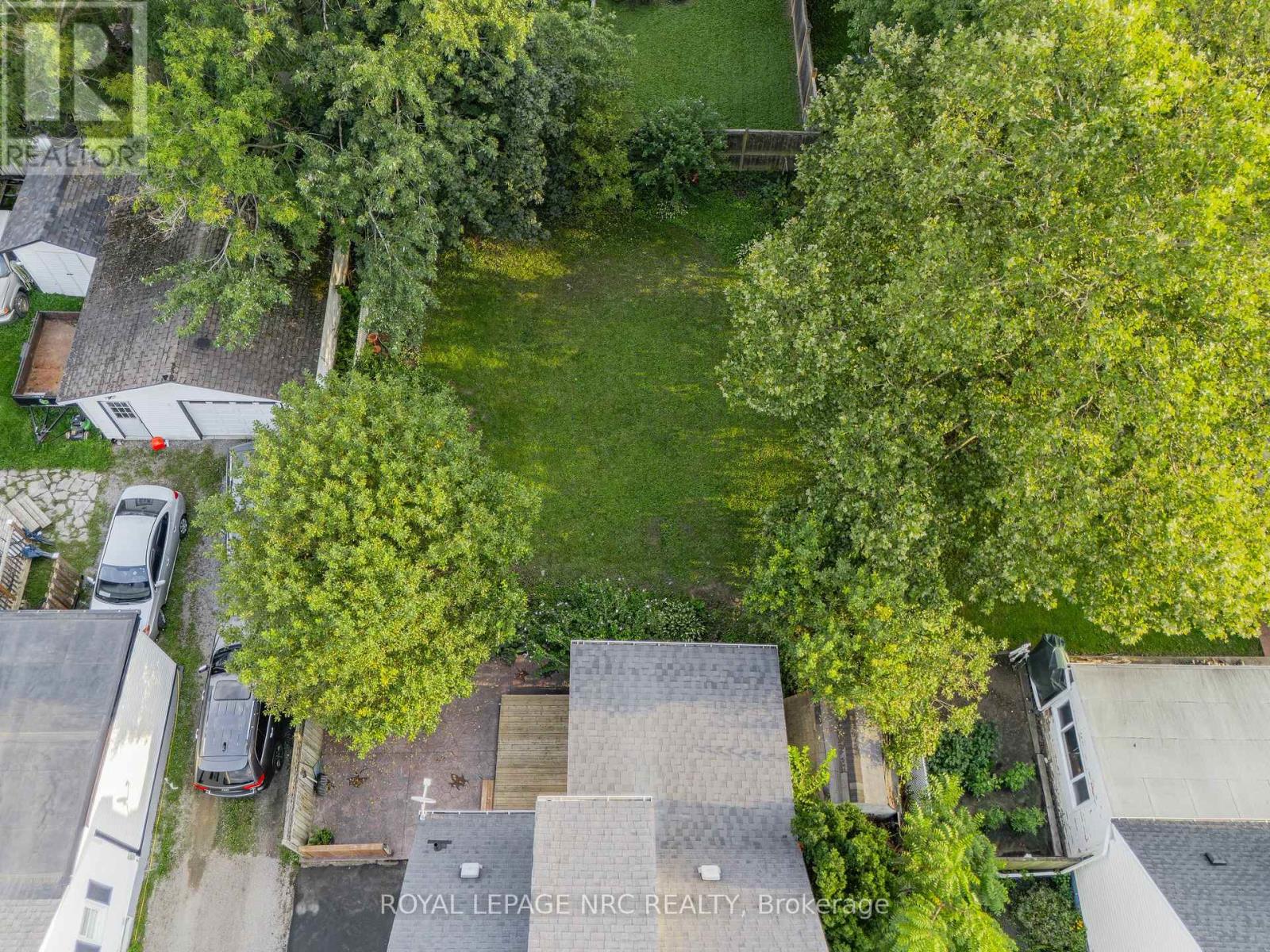 12 Admiral Road Property Photo 43
