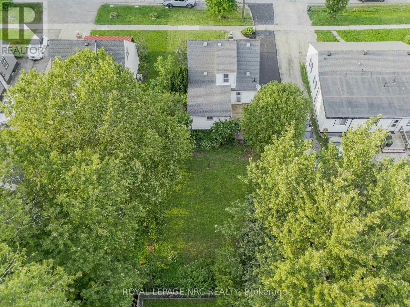 12 Admiral Road Property Photo 44