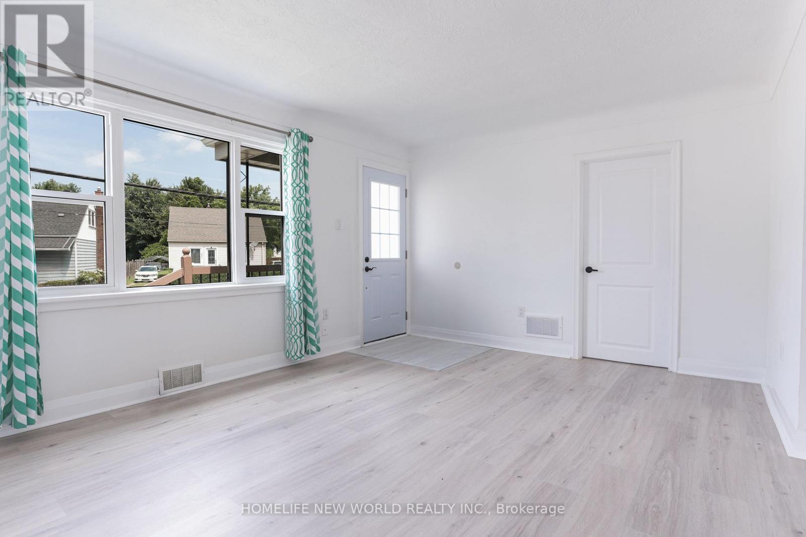 422 Welland Avenue Property Photo 6