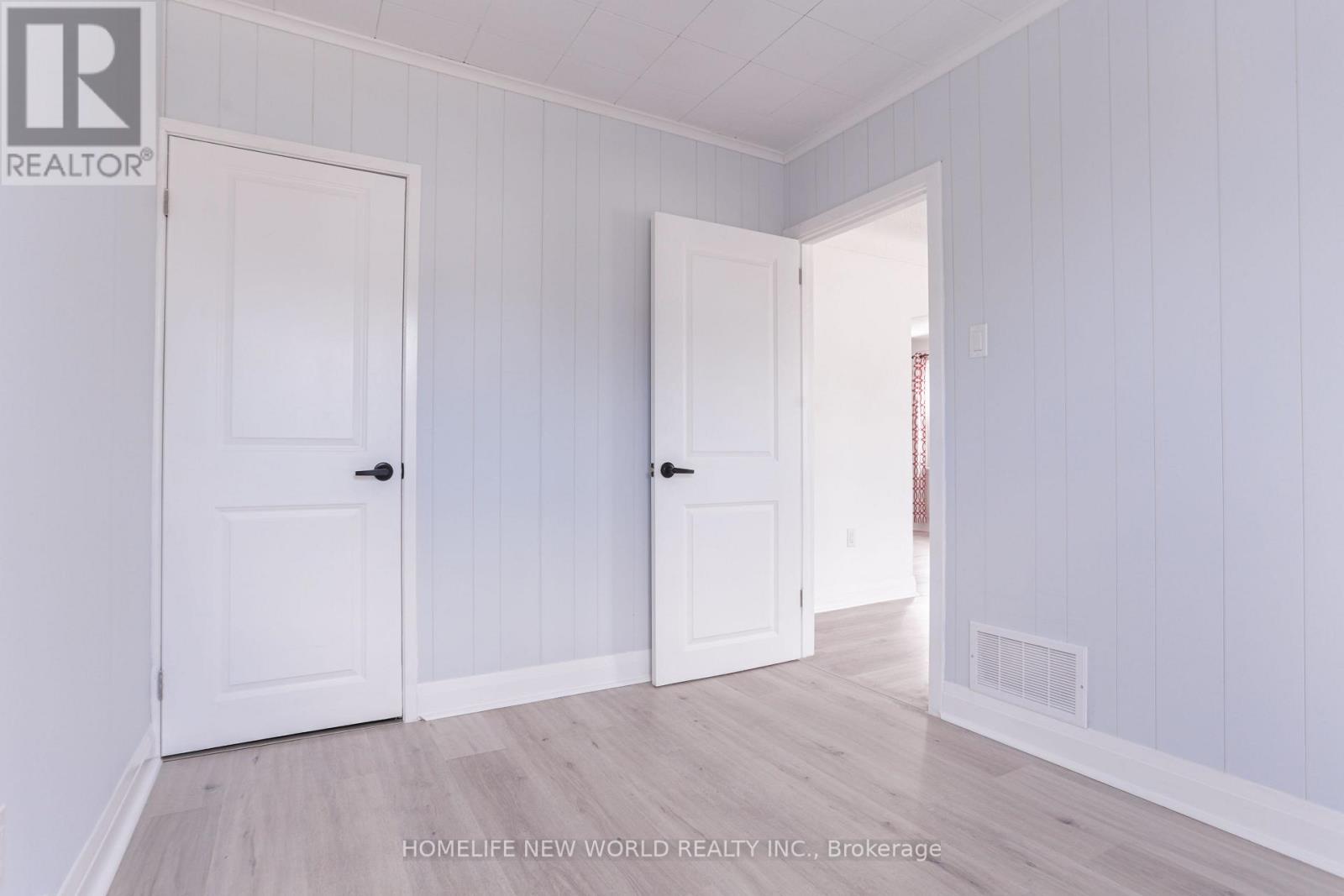 422 Welland Avenue Property Photo 8