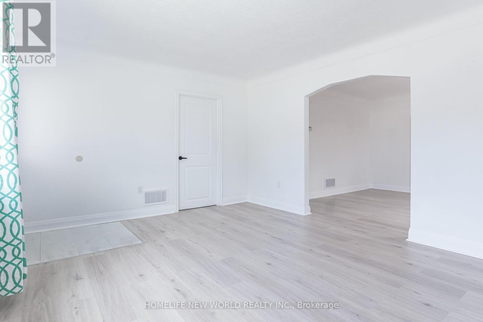 422 Welland Avenue Property Photo 10
