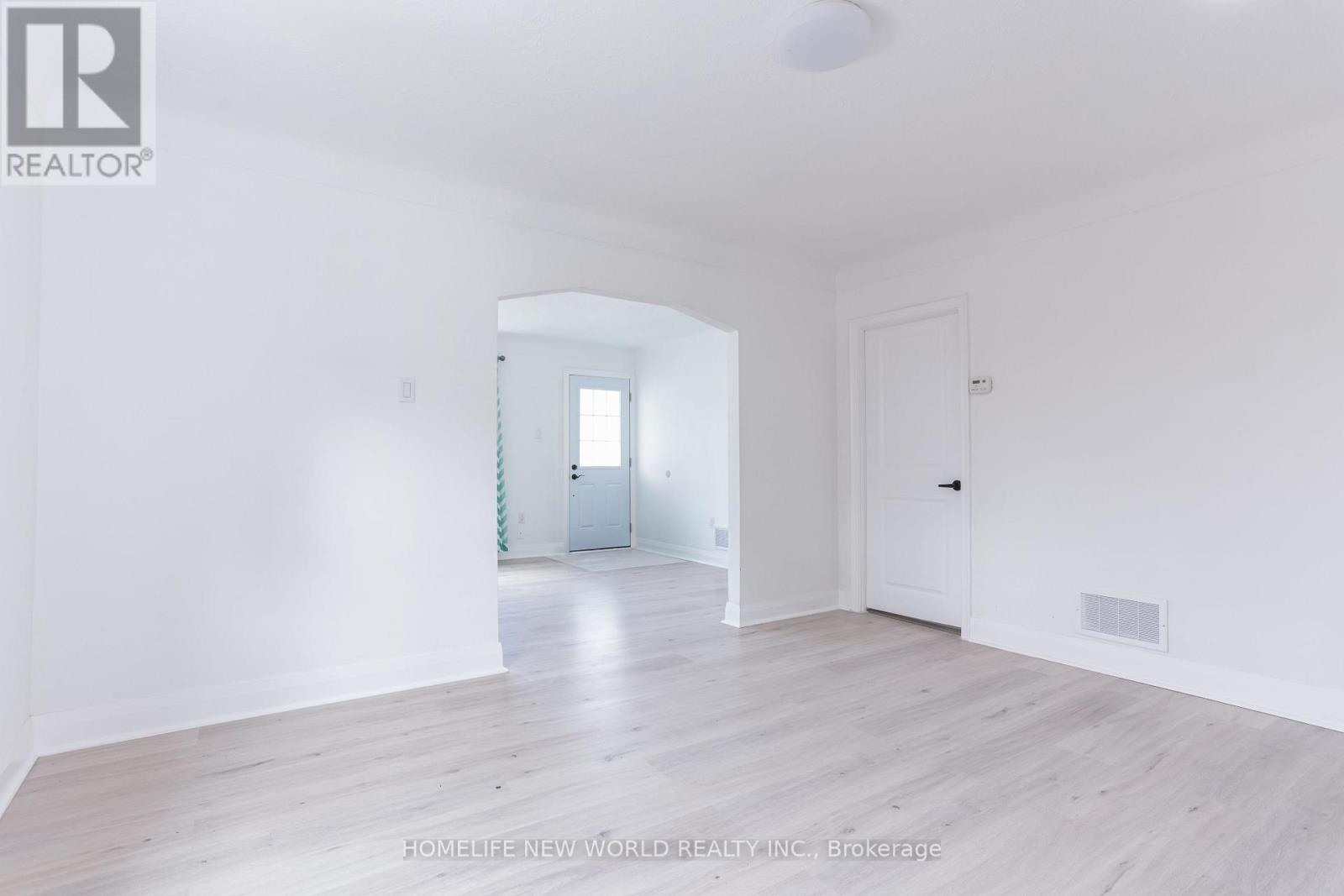 422 Welland Avenue Property Photo 12