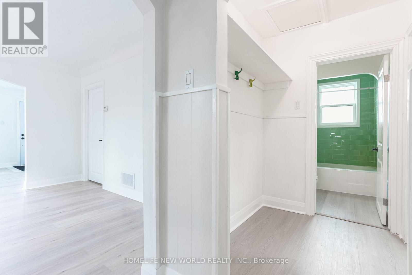 422 Welland Avenue Property Photo 16