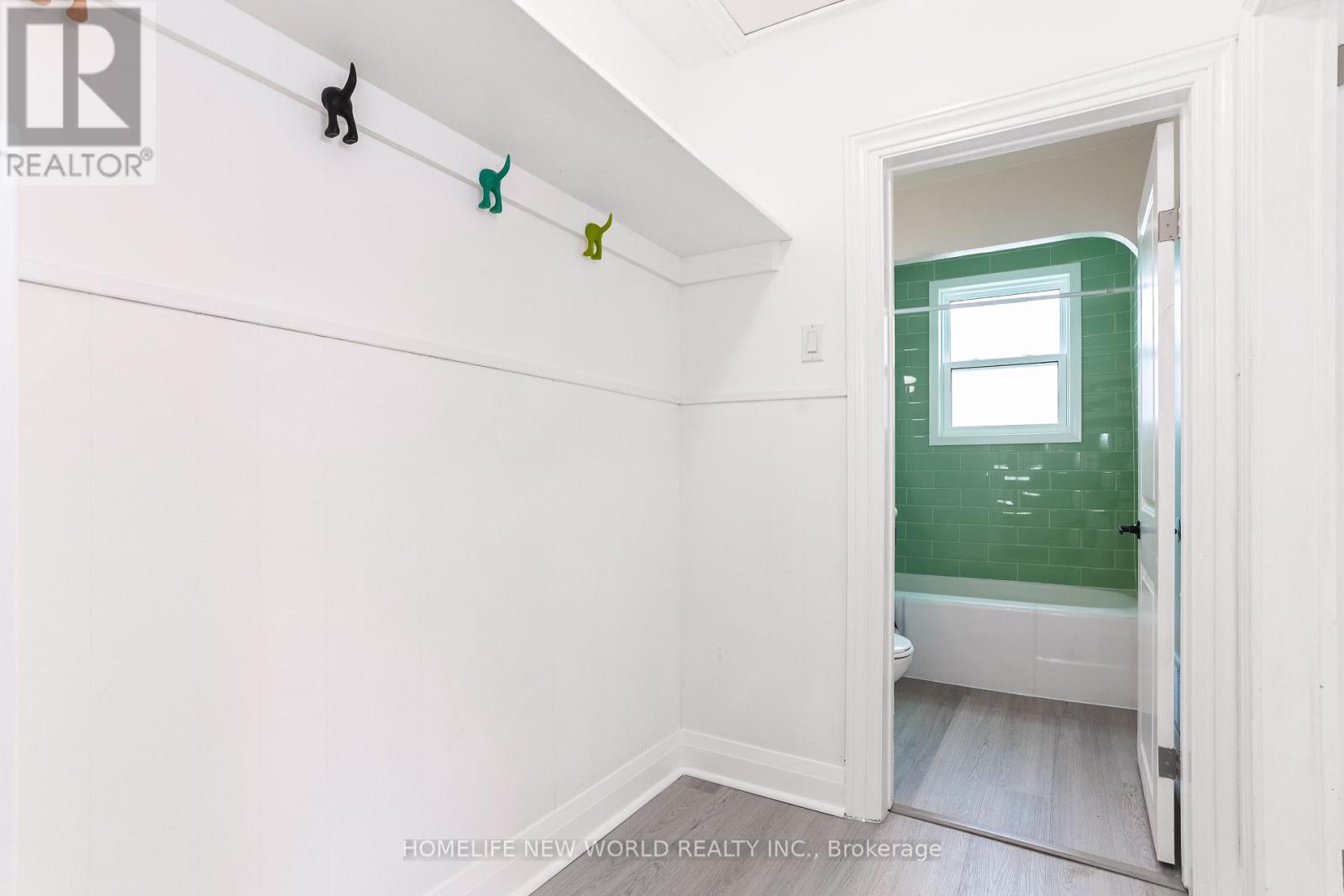 422 Welland Avenue Property Photo 17