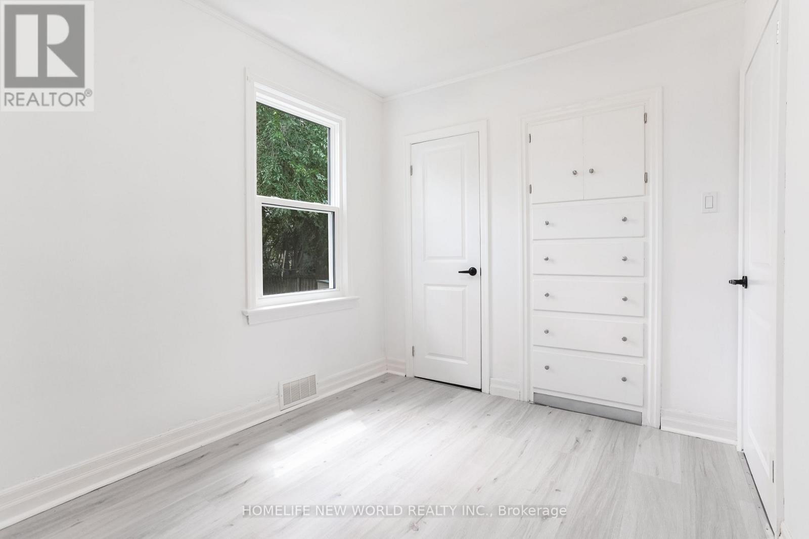 422 Welland Avenue Property Photo 19