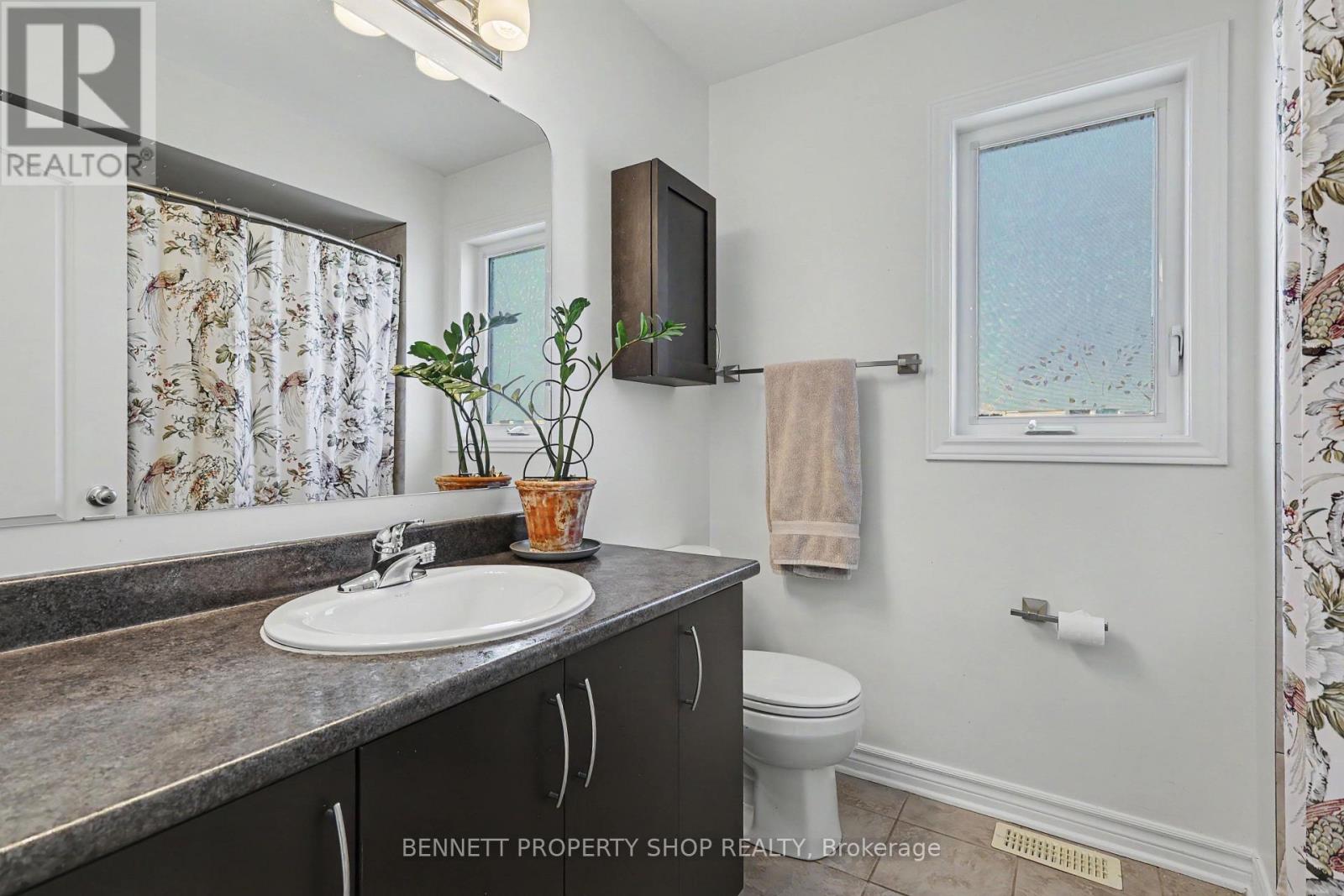 1063 Northgraves Crescent Property Photo 17
