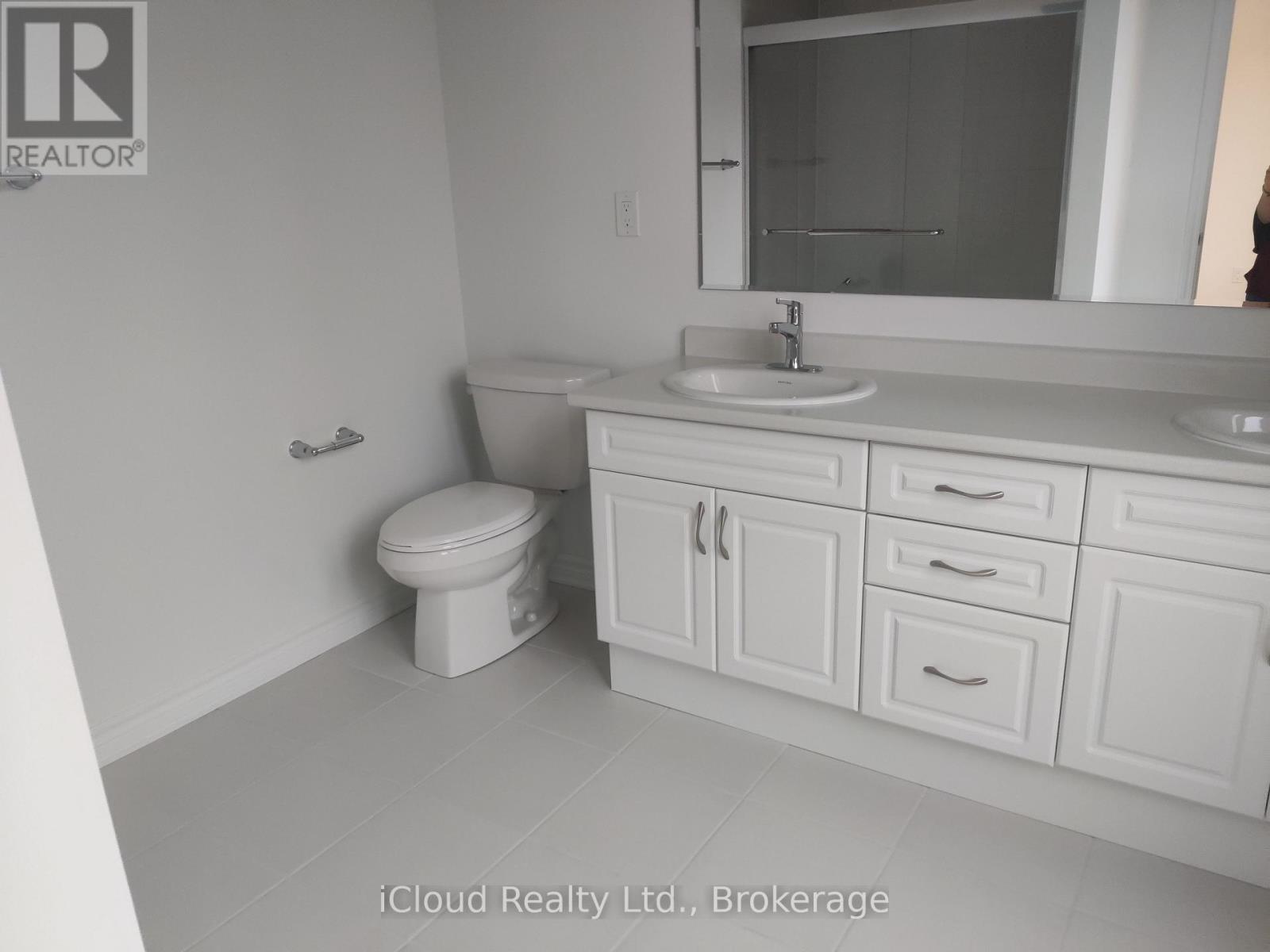 26 Milt Schmidt Street Property Photo 3
