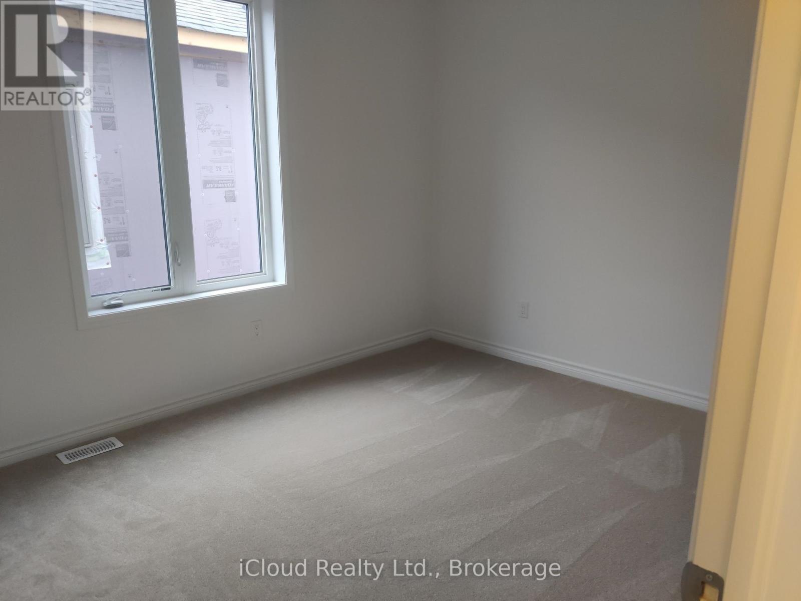 26 Milt Schmidt Street Property Photo 6