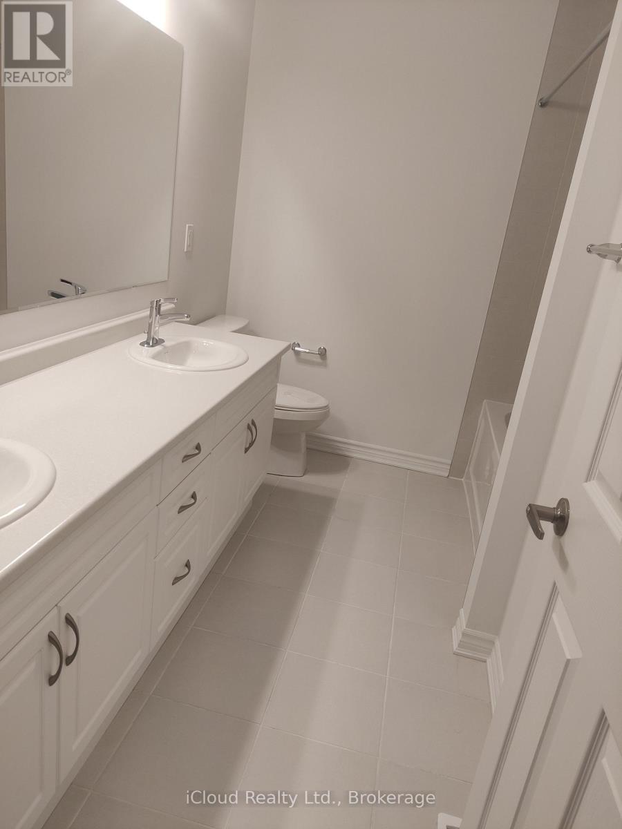 26 Milt Schmidt Street Property Photo 10