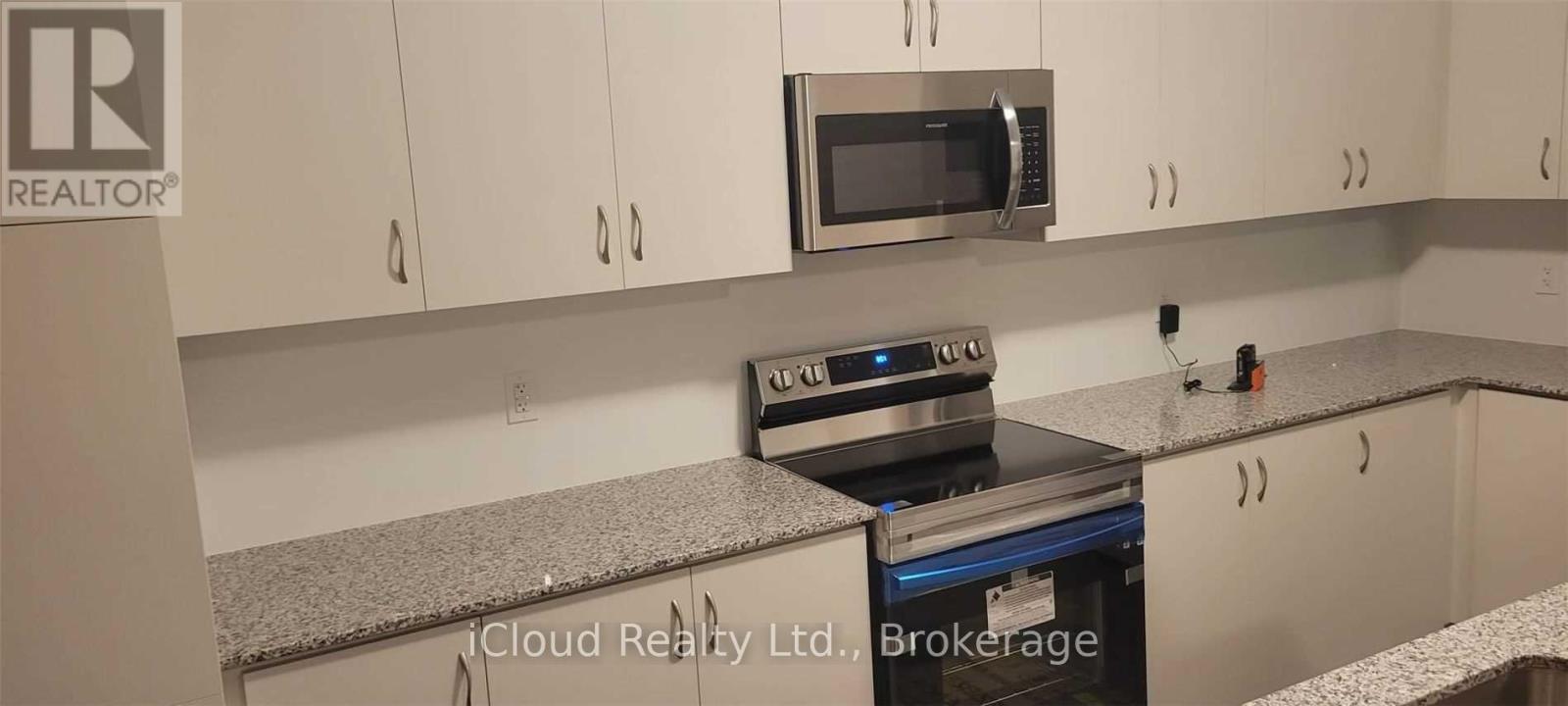 26 Milt Schmidt Street Property Photo 14