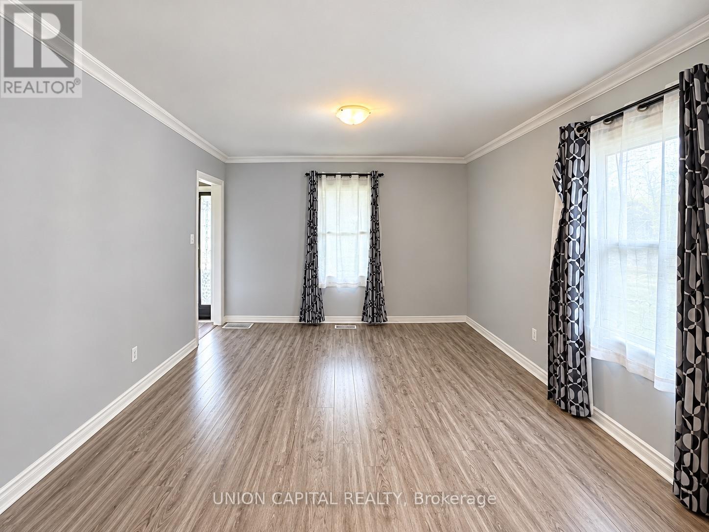 35 Normanhurst Avenue Property Photo 2