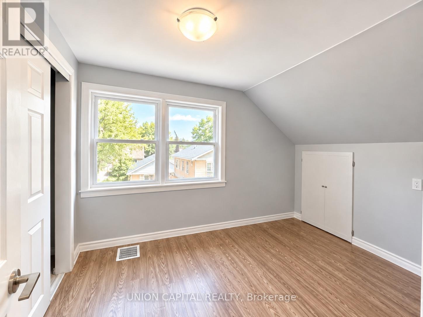 35 Normanhurst Avenue Property Photo 8