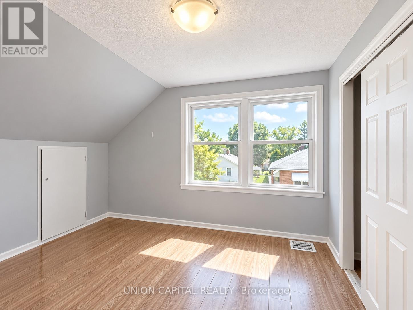 35 Normanhurst Avenue Property Photo 9