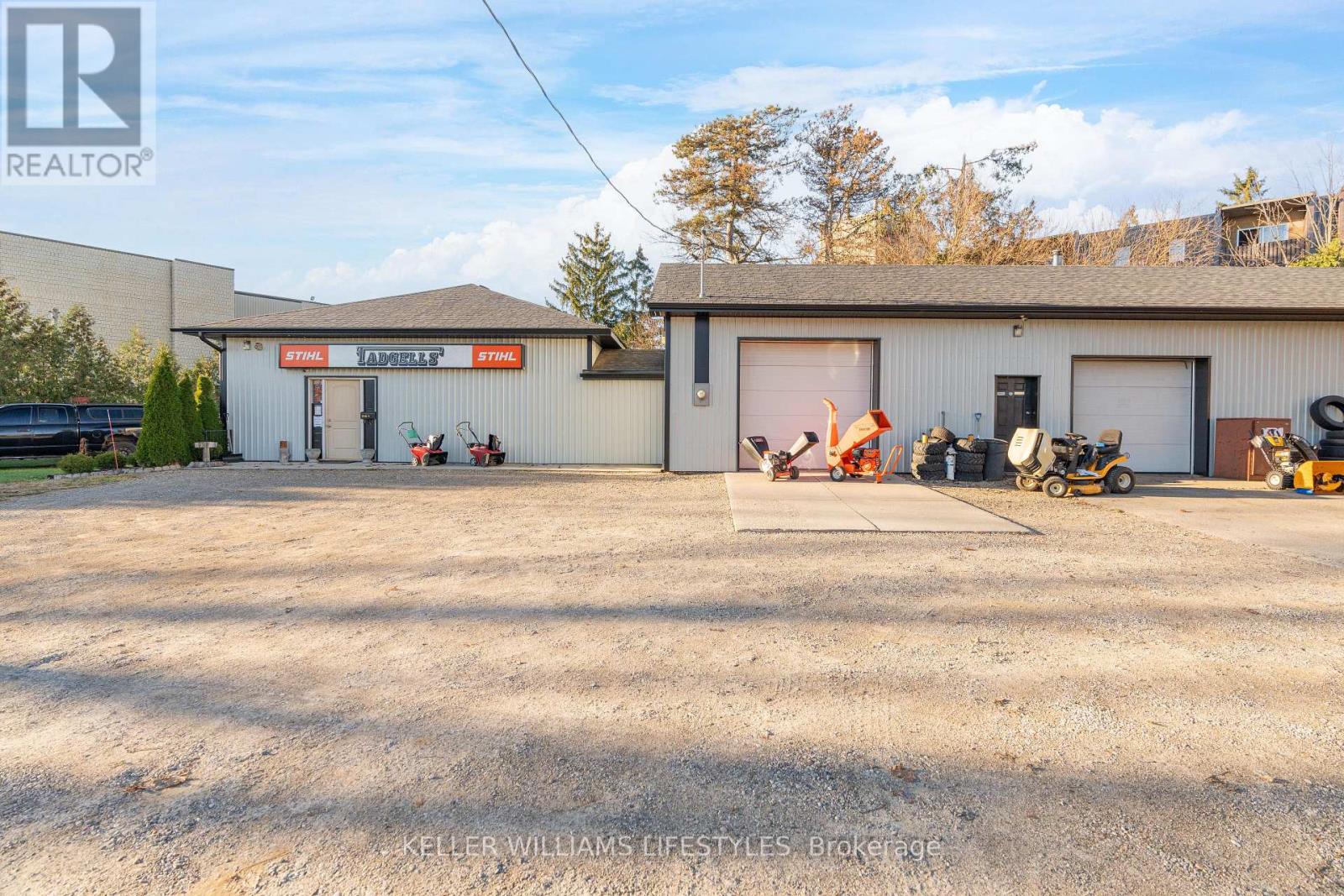 281 Metcalfe Street W Property Photo 4