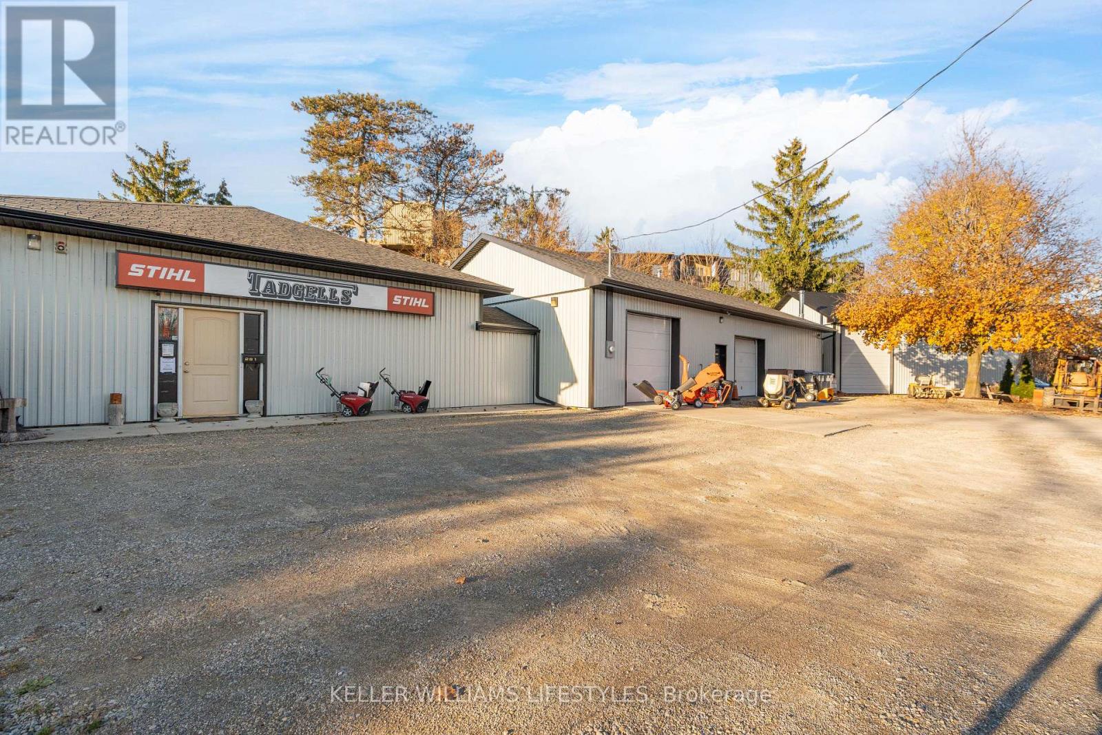 281 Metcalfe Street W Property Photo 5