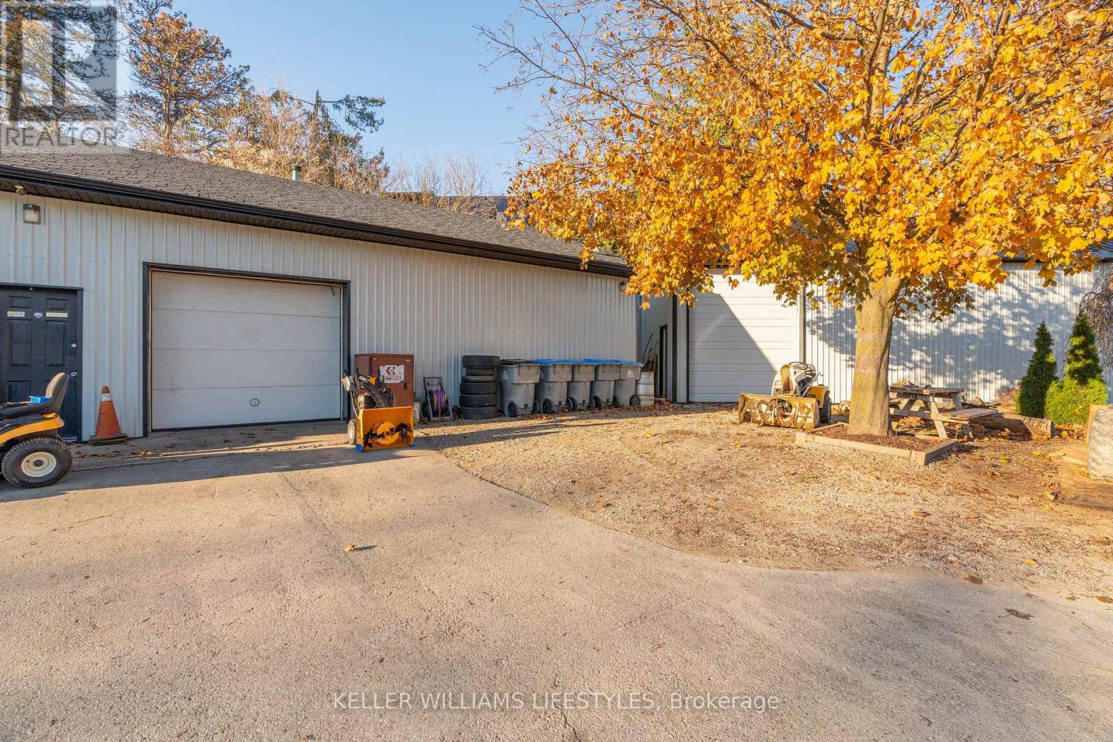 281 Metcalfe Street W Property Photo 6