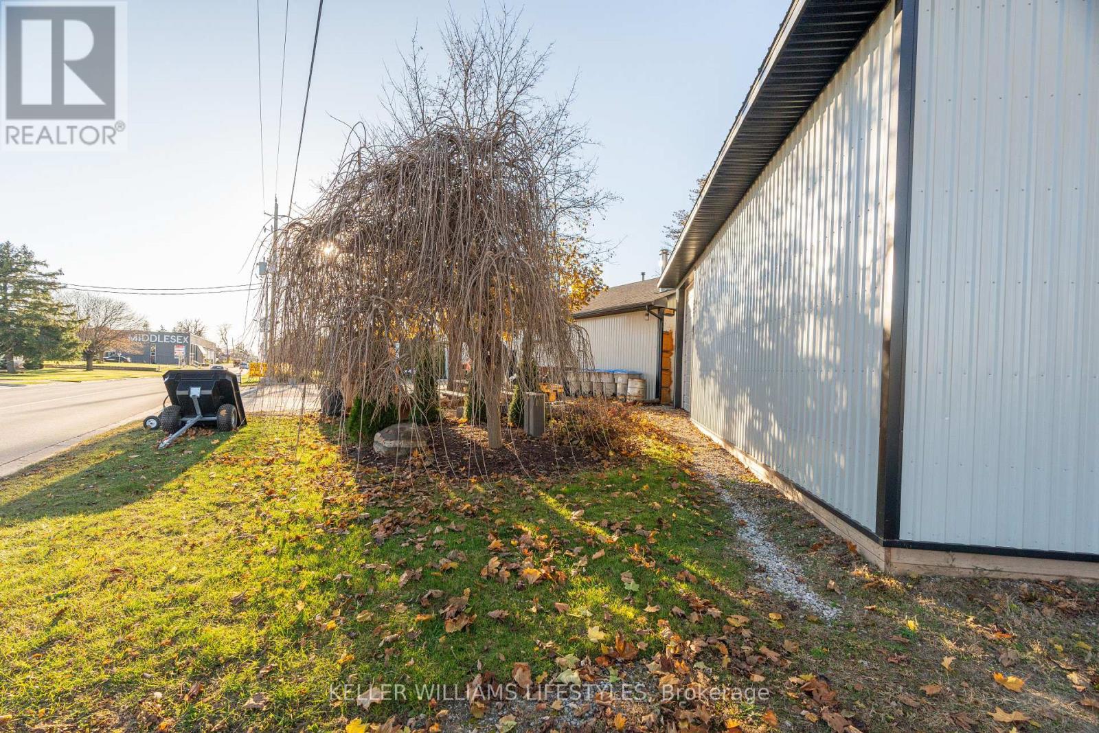 281 Metcalfe Street W Property Photo 9