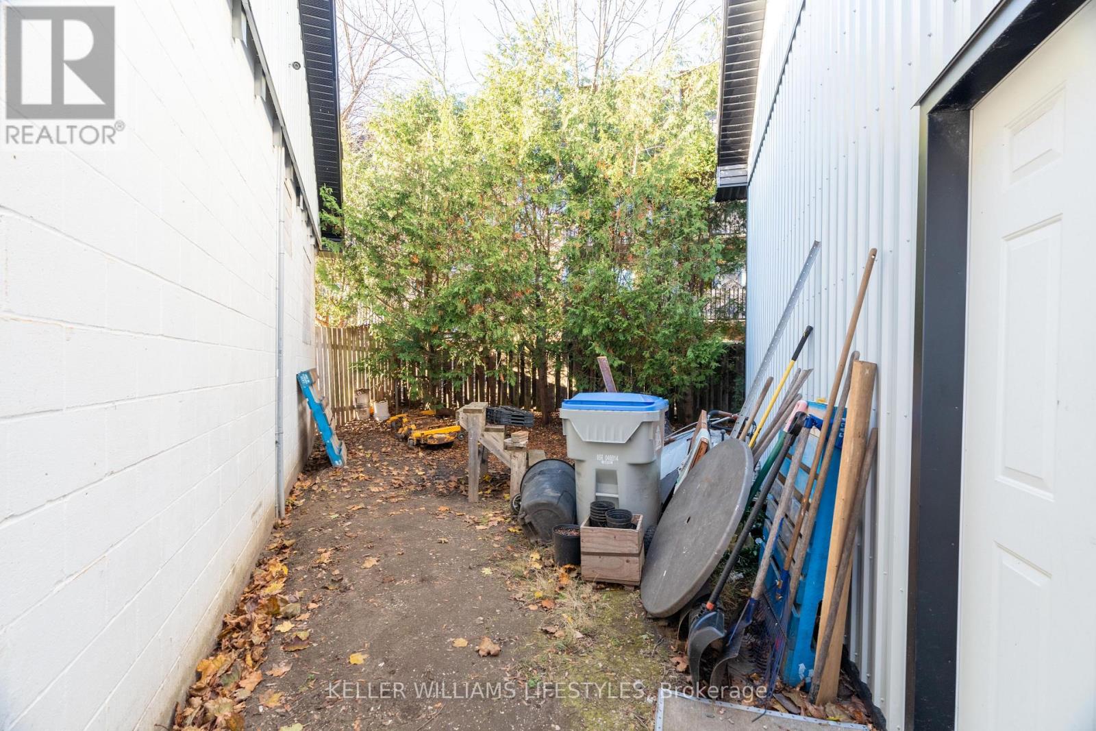 281 Metcalfe Street W Property Photo 10