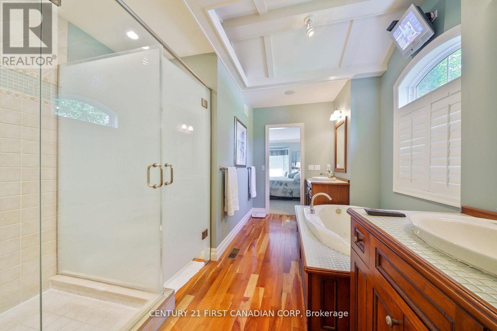 2091 Valleyrun Boulevard Property Photo 6