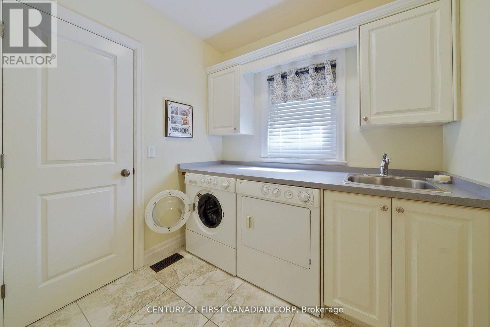 2091 Valleyrun Boulevard Property Photo 12