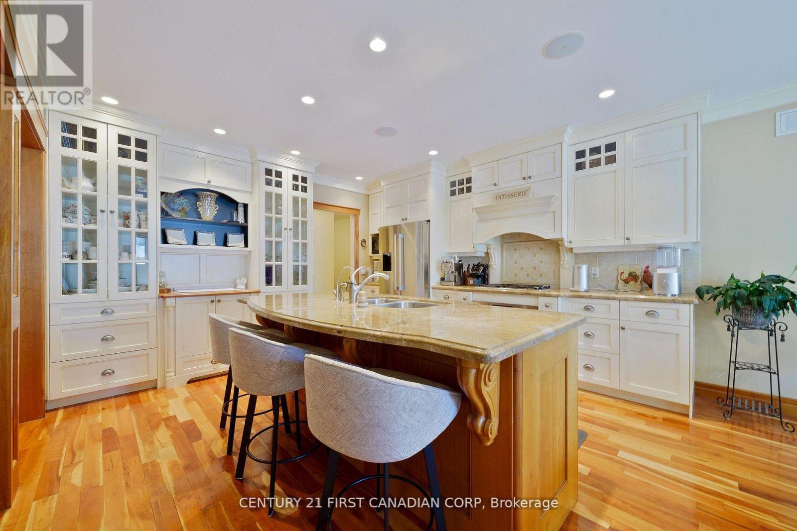 2091 Valleyrun Boulevard Property Photo 15
