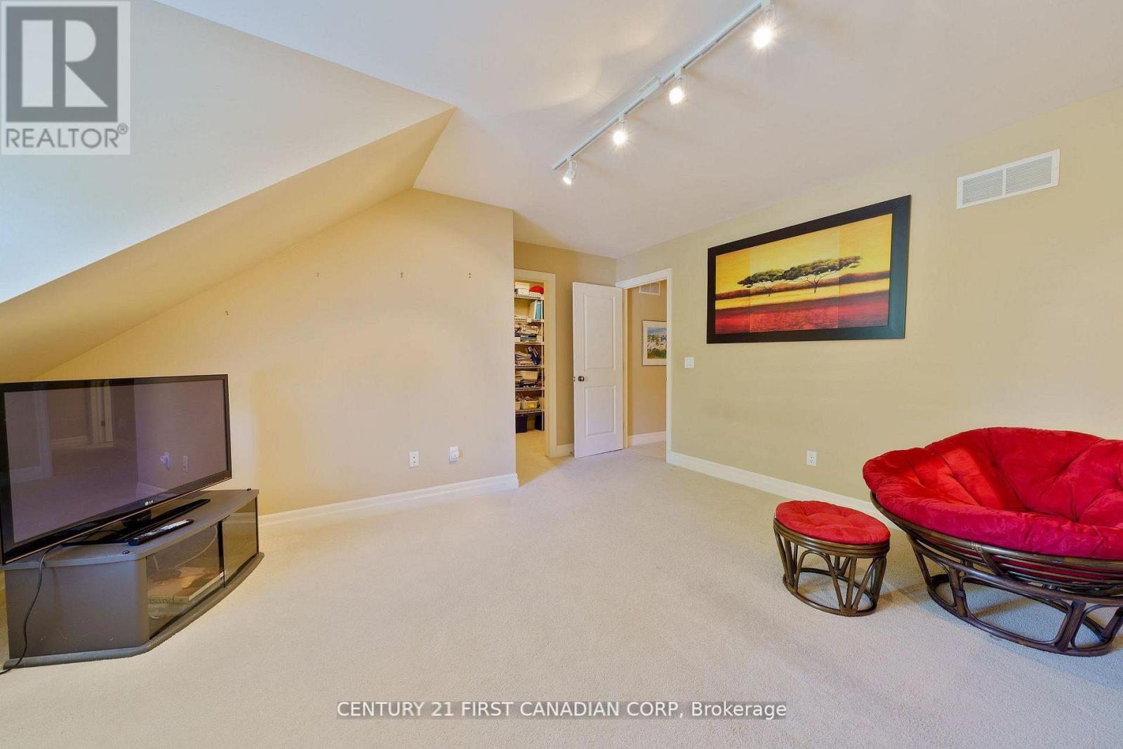 2091 Valleyrun Boulevard Property Photo 27