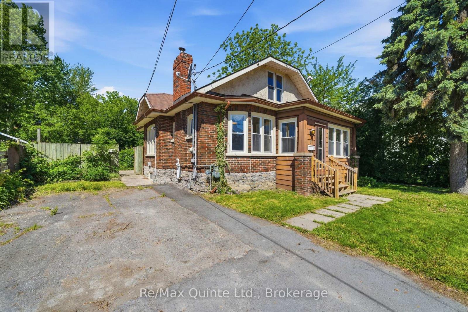 8 DUNBAR STREET Property Photo 1