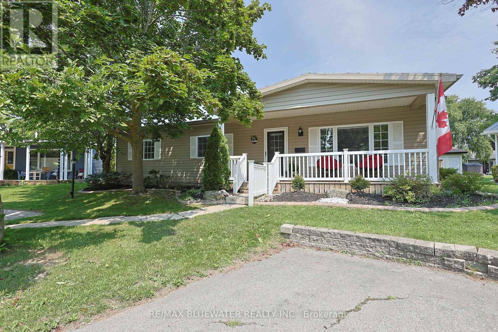 288 Concord Drive Property Photo 1