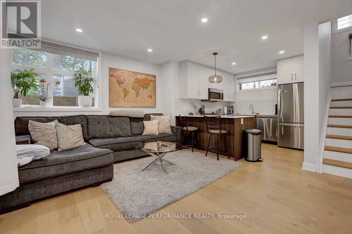 D - 415 Tweedsmuir Avenue Property Photo 4